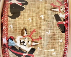 CMAS DOGS TAN LIN-2.5” WR
This bow would be used for a Christmas collection. Streamers will be solid ribbon in the colors of red, white, black and tan. If available, a coordinating text streamer could be added.