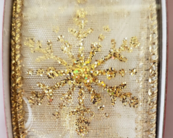 GLT GLD SNWFL IVY SHR-1.5” WR
This bow could be used for Christmas or a winter collection. Streamers will be solid ribbon in the colors of gold and ivory or white. If available, a coordinating text streamer for the desired occasion could be added.