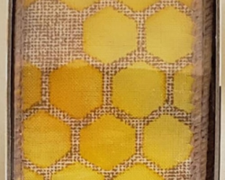 HNYCMB TAN LIN-1.5” WR
This bow could be used for any occasion or for the “bee lover”. Streamers will be solid ribbon in the colors of yellow and tan. If available, a coordinating text streamer for the desired occasion could be used.